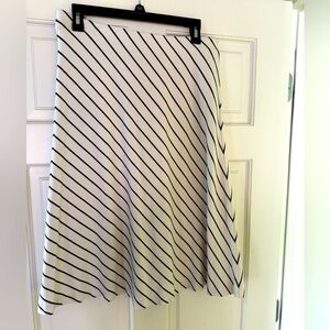 Ann Taylor black white knit stripe a-line skirt EUC size 10